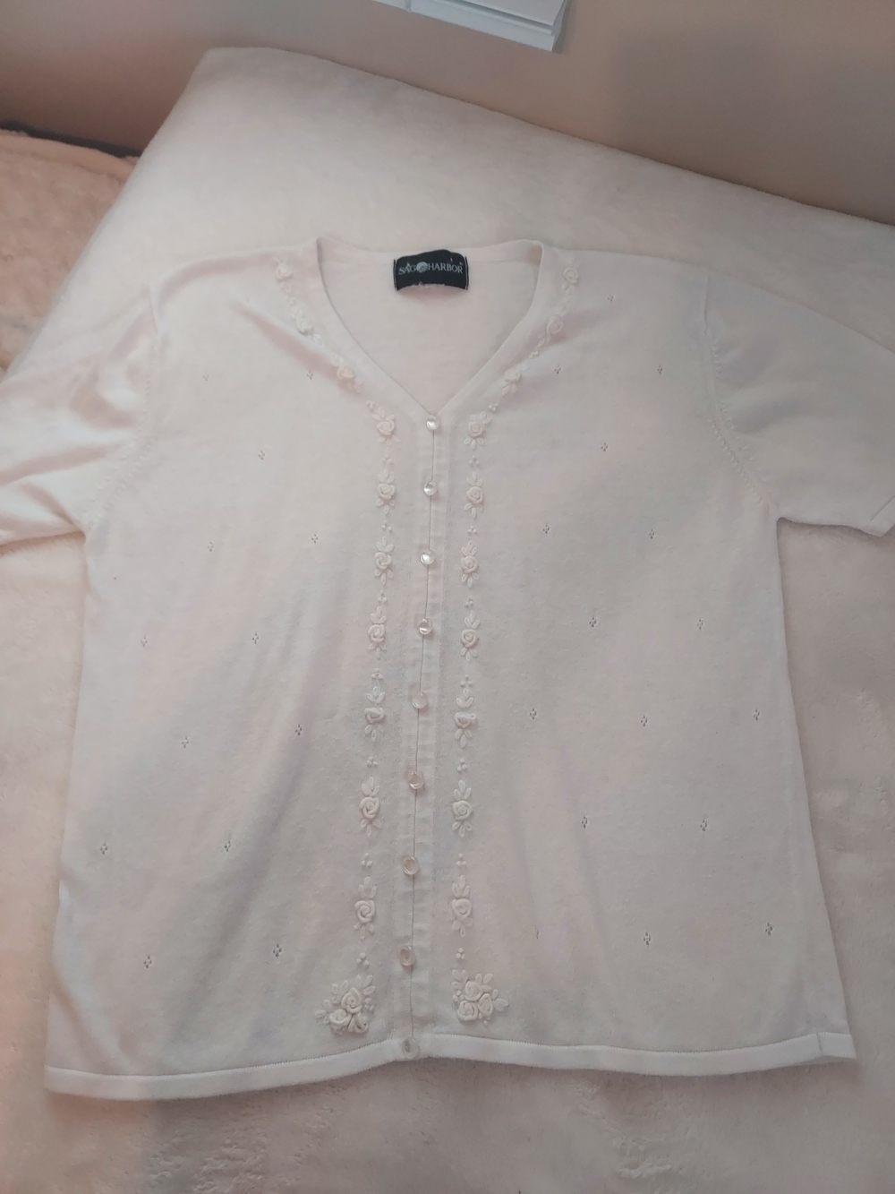 Vintage Sag Harbor Feminine Ivory V-Neck Floral Embroidered Button Knit Top